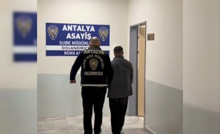 Kendisini MİT görevlisi olarak tanıtıp vatandaşı dolandıran şüpheli suçüstü yakalandı