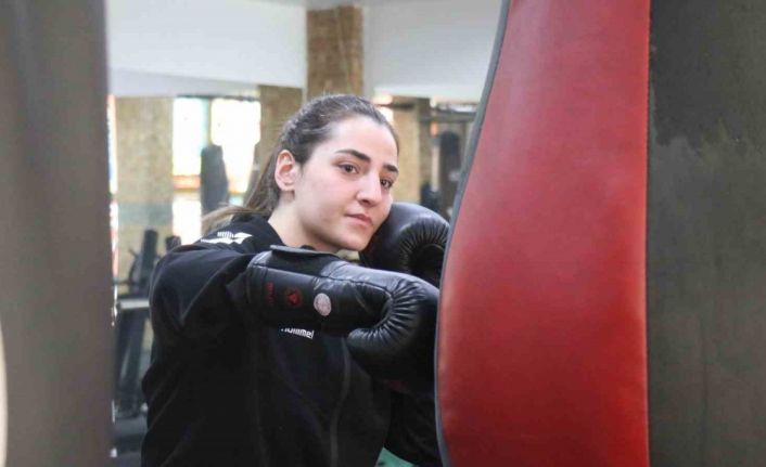 Kilo vermek için taktığı eldivenlerle 7 Türkiye, 1 Avrupa şampiyonu oldu