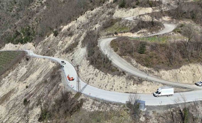 Kırsalda yol güvenliği artırılıyor: 3 bin metrelik otokorkuluk uygulaması