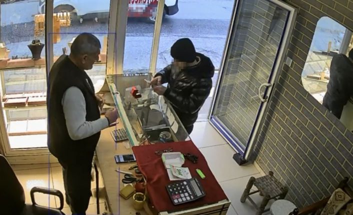 Kuyumcuya müşteri gibi giren hırsız 60 bin liralık yüzüğü alıp kayıplara karıştı