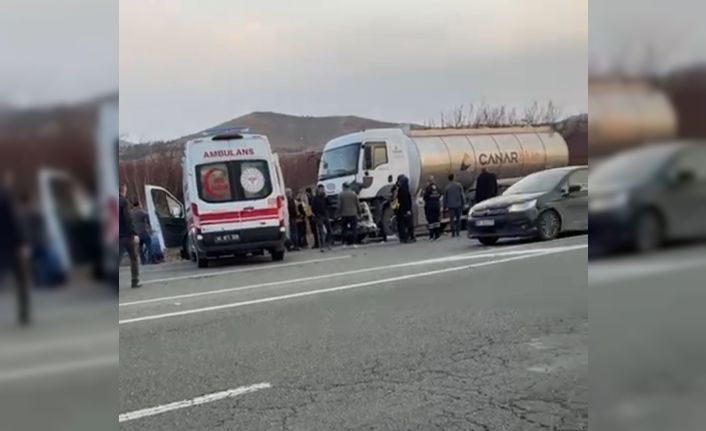 Malatya’da kontrolden çıkan kamyon hafif ticari araca çarptı: 1 ölü, 1 yaralı