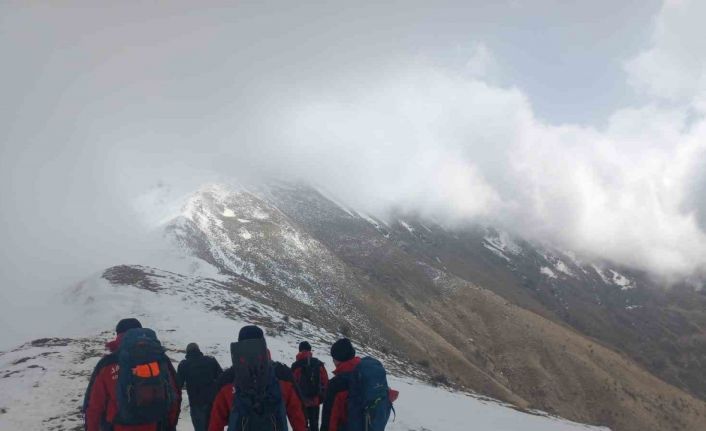 Manisa’da kayıp amatör dağcıyı arama ve kurtarma çalışmaları devam ediyor