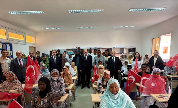 Moritanya’da Türkoloji okuyan Afrikalı öğrenciler UCLG Başkanı Altay’ı coşkuyla karşıladı