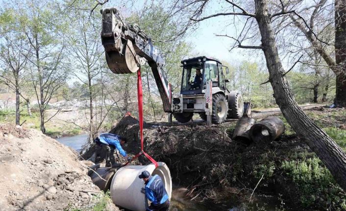 Muğla Büyükşehir tarafından Köyceğiz’de selden zarar gören üreticiler destekleniyor