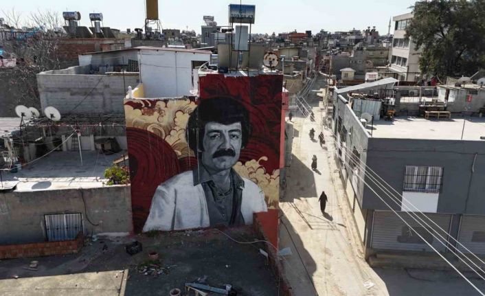 Müslüm Gürses ölümünün 13. yılında Adana’da çalıştığı kahvehanede anıldı