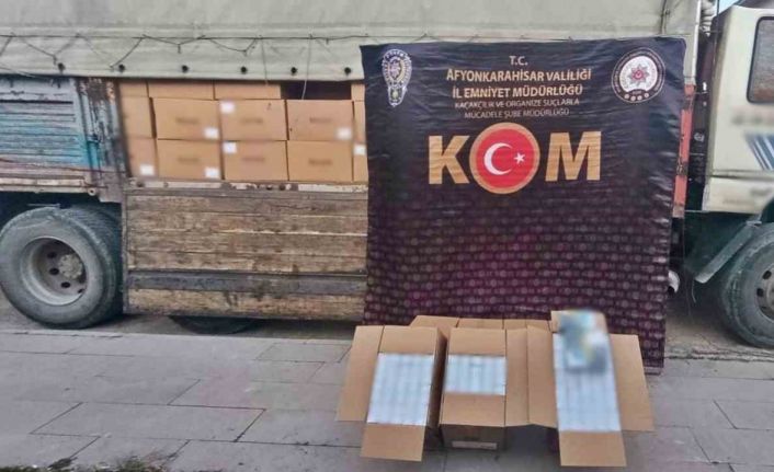 Polis 4 milyon 100 bin adet sahte bandrollü boş makaron ele geçirdi