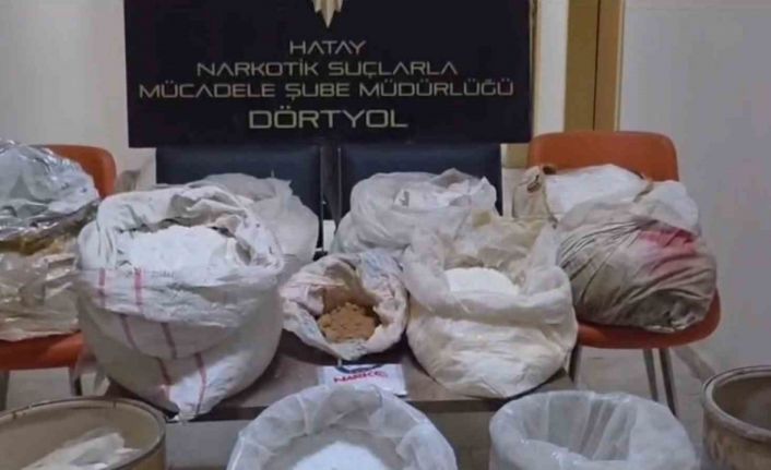 Portakal bahçesinde gerçekleşen uyuşturucu alışverişine polis ekiplerinden baskın: 175 kilogram kimyasal uyuşturucu ham maddesi ele geçirildi