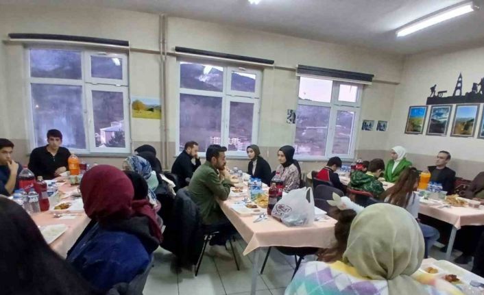 Posof Aşık Sabit Müdami Anadolu İmam Hatip Lisesi’nde iftar programı