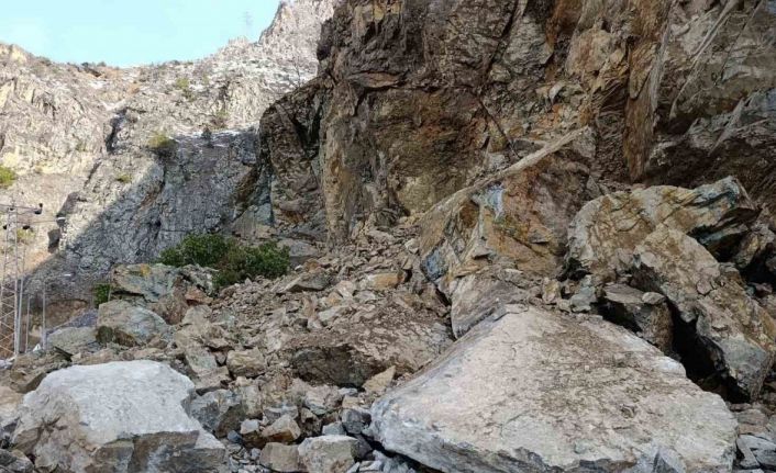 Prof. Dr. Selçuk Alemdağ: "Doğu Karadeniz’de yanlış yol planlaması ve yer seçimi heyelan ve kaya düşmesi riskini tetikliyor"