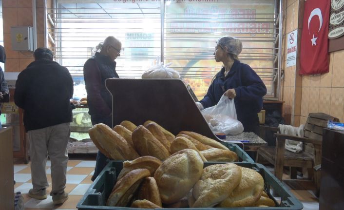 Ramazan ayında zam yapmayan fırıncı ekmeği ve pideyi 10 TL’den satıyor