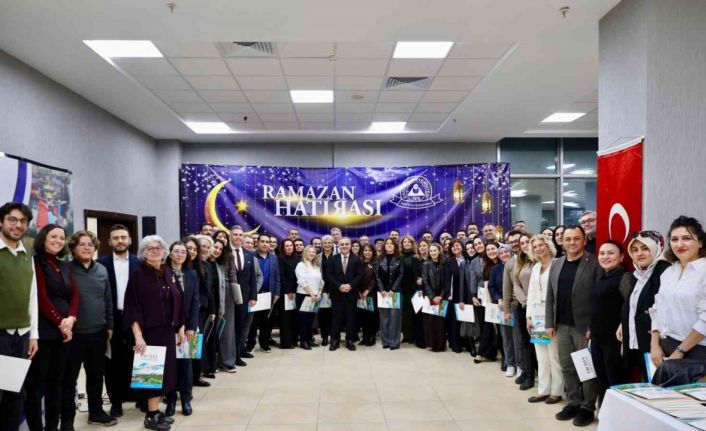 Rektör Prof. Dr. Altun; çeşitli alanlarda ödül alan akademisyenlerle bir araya geldi