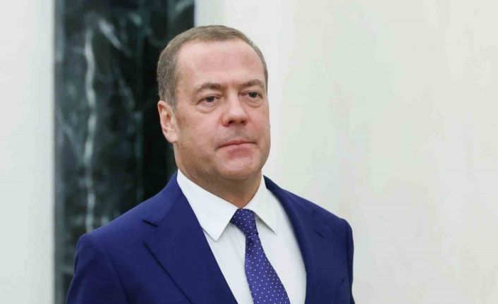 Rusya Güvenlik Konseyi Başkan Yardımcısı Medvedev: "ABD, hakimiyetini korumaya çalışırken yemlikten ayrılmak istemeyen domuzlar gibi davranıyor"