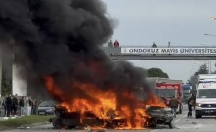 Samsun’da 5 araçlı zincirleme kaza: 3 otomobil alev alev yandı, 4 yaralı