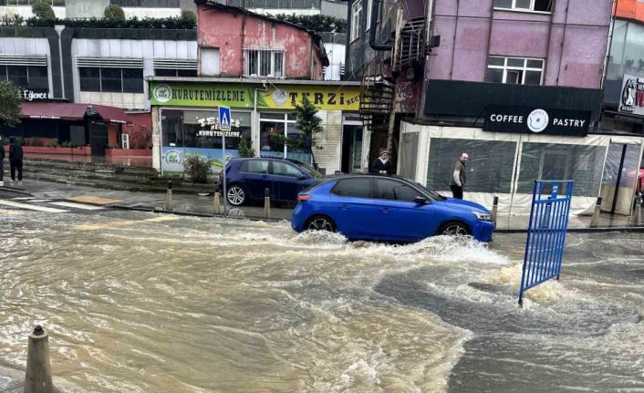 Sarıyer’de rögarlar taştı: Bir iş yerini su bastı, dükkan sahibi İSKİ’ye tepki gösterdi