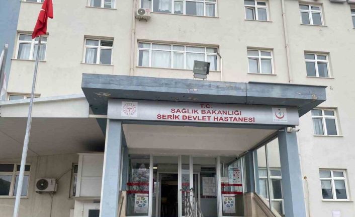 Serik’te sağlık çalışanlarına saldırdıkları iddiasıyla gözaltına alınan anne ve kızları serbest bırakıldı