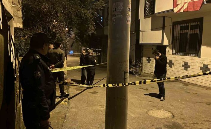 Silahlı kavgada evinin önünde duran genç kadın başından vurularak hayatını kaybetti