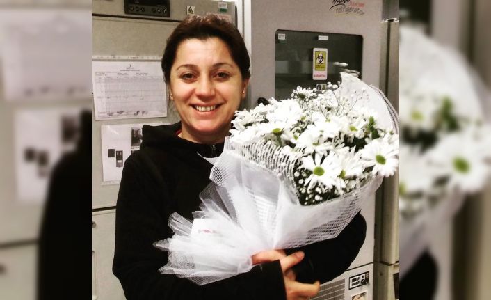 Spor salonunda fenalaşıp hastanede ölen hemşire 9 ay önce ölen oğlunun yanına defnedildi