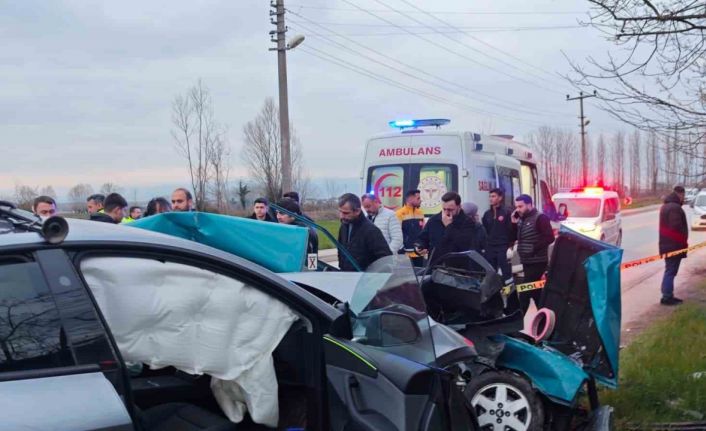 SUV tipi araç otomobile ok gibi saplandı: 1 ölü, 1 yaralı