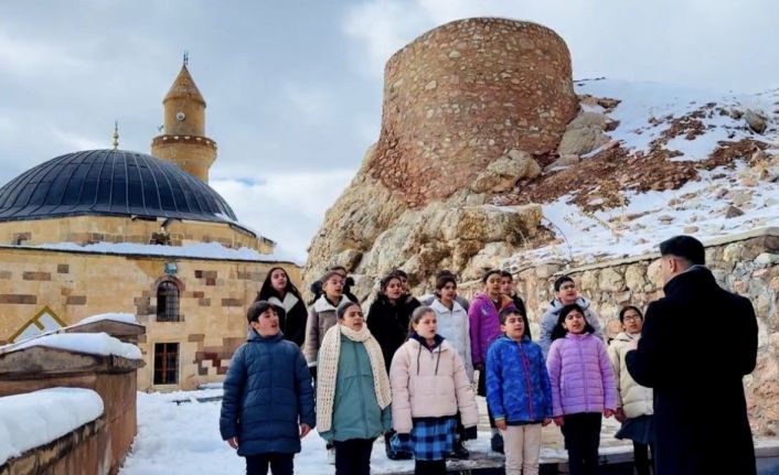 Tarihi İshak Paşa Sarayı ve Ağrı Dağı eteklerinde Ramazan ilahileri yankılandı