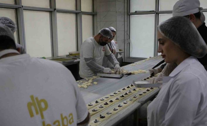 Tatlı imalathanelerinde Ramazan yoğunluğunda da hijyen ve kaliteden ödün verilmiyor