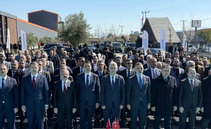 Ticaret Bakanı Bolat: "İran’la ticari taşımalar kontrollü bir şekilde devam ediyor"