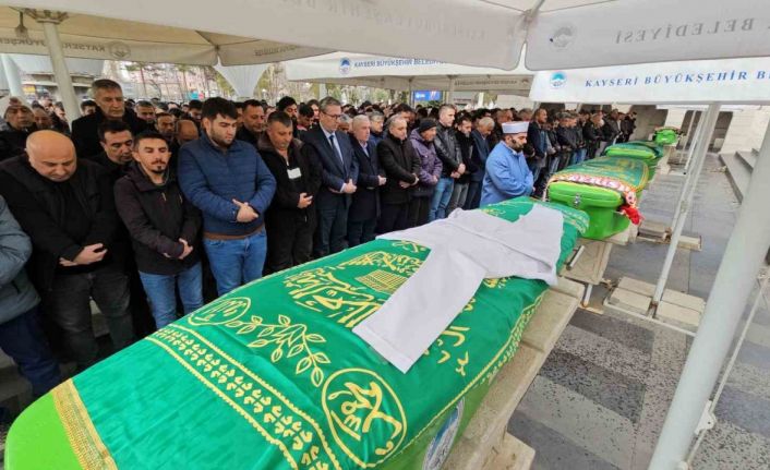 Tıp fakültesi öğrencisi Yaren, hekim önlüğü ile son yolculuğuna uğurlandı