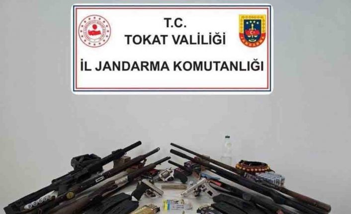 Tokat merkezli operasyonda çok sayıda silah ve mühimmat ele geçirildi