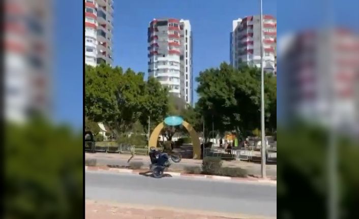 Trafikte şov pahalıya patladı: Motosikleti 60 gün men edildi, 172 bin TL ceza kesildi