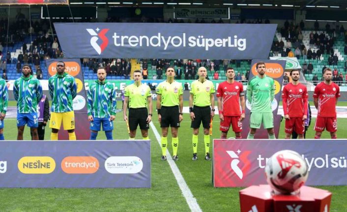 Trendyol Süper Lig: Çaykur Rizespor: 1 - Antalyaspor: 0 (İlk yarı)