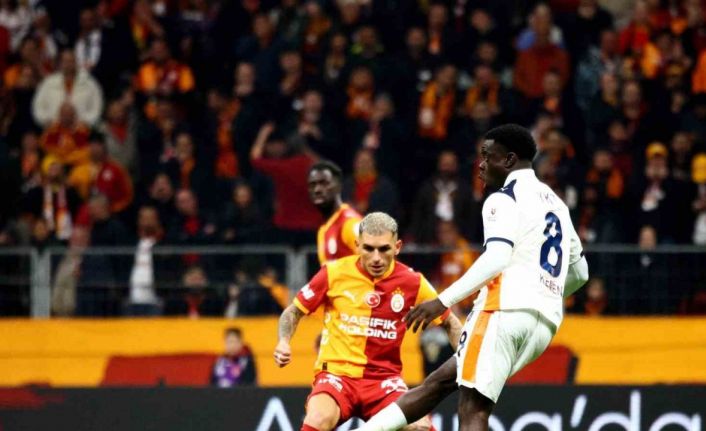 Trendyol Süper Lig: Galatasaray: 0 - RAMS Başakşehir: 0 (Maç devam ediyor)