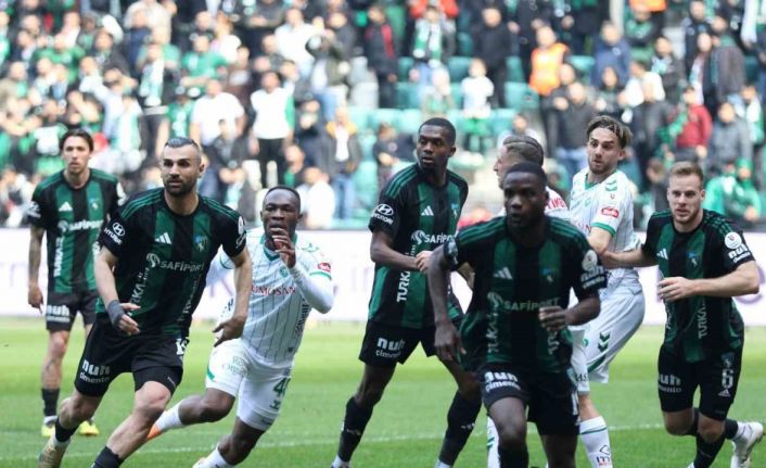 Trendyol Süper Lig: Kocaelispor: 0 - Konyaspor: 0 (İlk yarı)