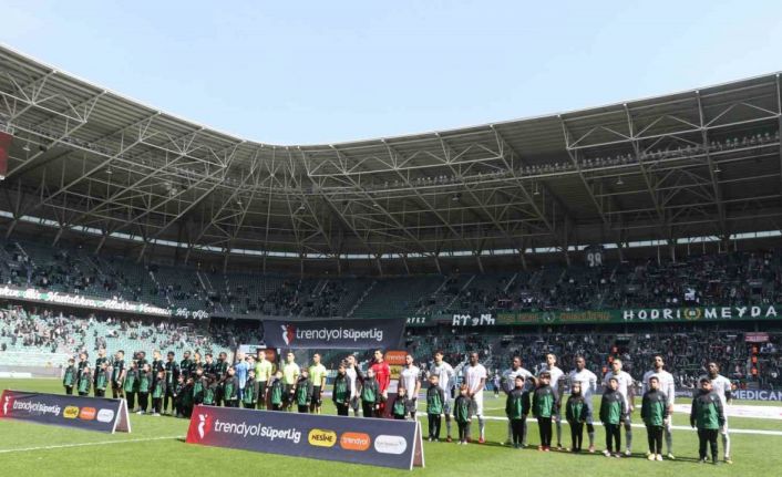 Trendyol Süper Lig: Kocaelispor: 0 - Konyaspor: 0 (Maç devam ediyor)