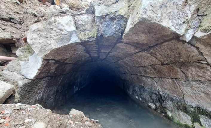 Türkiye’de bir örneği daha yok; Trabzon’da Roma dönemine ait su kanalı ortaya çıktı