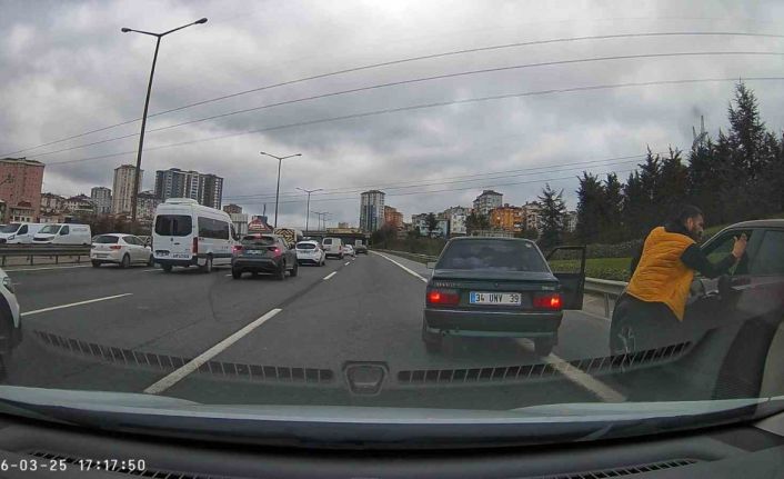 Ümraniye’de makas atan sürücü dehşet saçtı: Araçtan indi, şoföre tokat attı