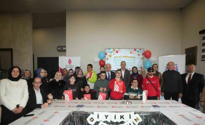 Ümraniye’de sevgi dolu buluşma: 10 özel gencin doğum günü bir arada kutlandı