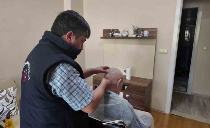 Uşak Belediyesi yaptığı sosyal yardımlar ve sağladığı desteklerle gönülleri kazanıyor