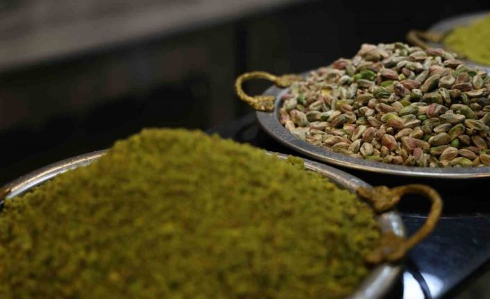 Uzmanından ‘ucuz tatlı’ uyarısı: Yer fıstığı ve kabak çekirdeğini fıstık diye satıyorlar