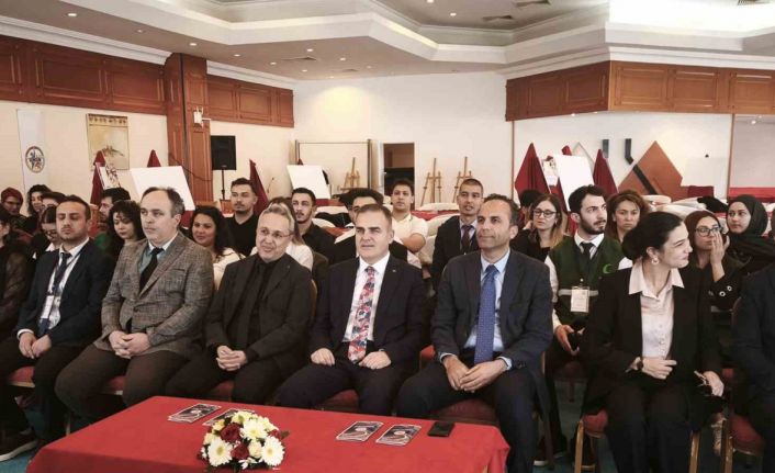 Vali Akbıyık gençlerle çalıştayda buluştu