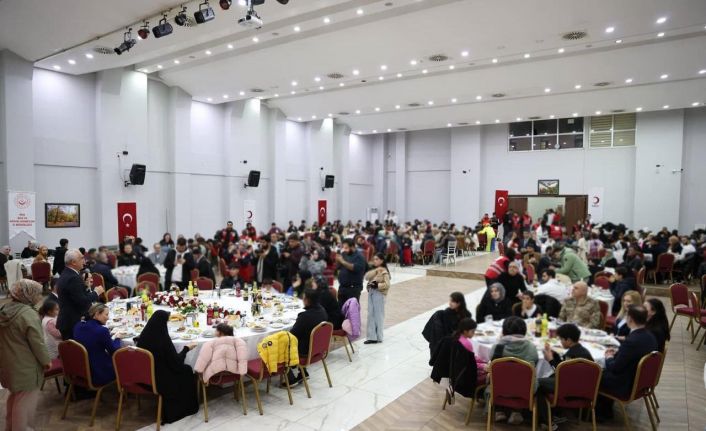 Vali Çakır, Dünya Yetimler Günü’nde koruyucu aileler ve çocuklarla iftarda buluştu