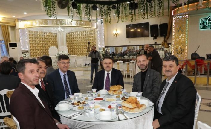 Vali Musa Işın ve il protokol üyeleri muhtarlarla iftarda buluştu