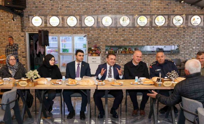 Vali Sözer, köy ve mahalle muhtarlarıyla iftar programında bir araya geldi