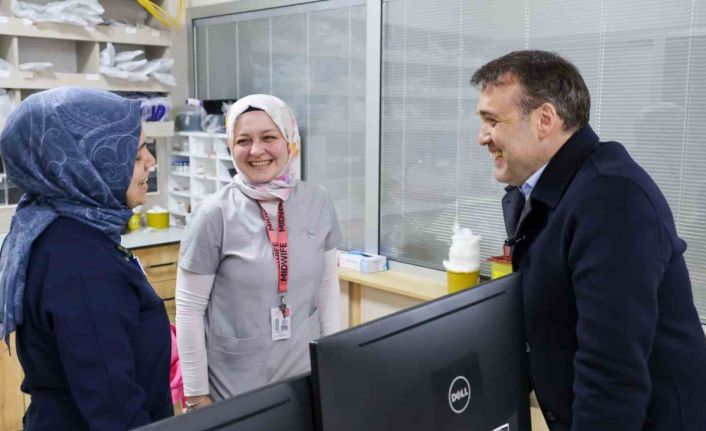 Vali Sözer Ramazan Bayramı’nın son günü hastane ve huzurevi ziyaretinde bulundu