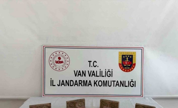 Van’da altın hammaddeli tarihi eser operasyonu: 3,5 milyon liralık eser ele geçirildi