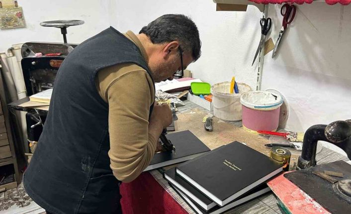 Vanlı cilt ustası yarım asırlık zanaatını teknolojiye karşı koruyor
