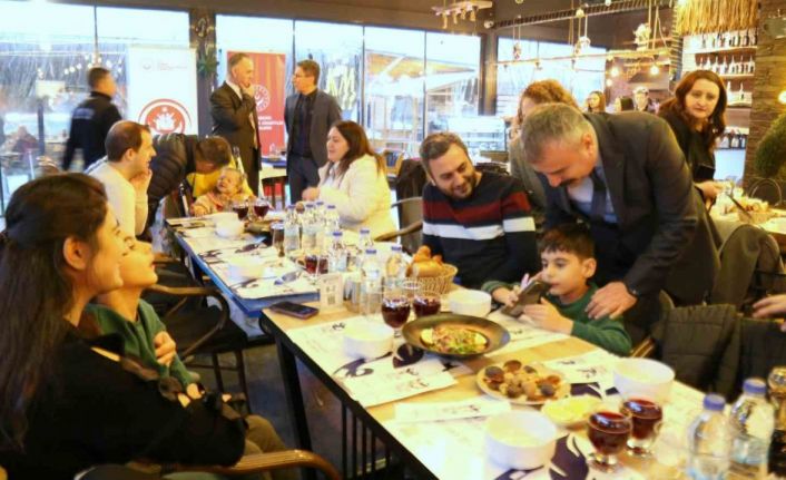 Yaşlılar, engelliler ve devlet korumasında yetişen gençler iftarda bir araya geldi