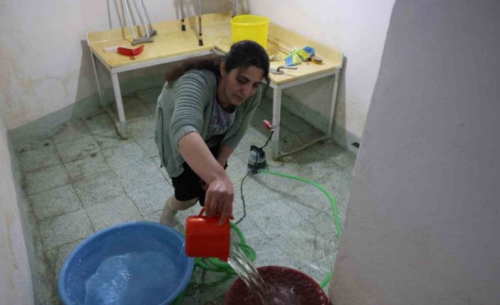 Yeraltı kaynakları dolunca sular, evlerin altından çıkmaya başladı: 40 evin bodrumunu su bastı