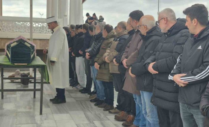 Yüz gerdirme ameliyatı sonrası hayatını kaybeden Sibel Yiyin, son yolculuğuna uğurlandı