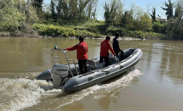 39 kişilik ekip seferber oldu: Nehre düşen küçük çocuktan 4 gündür iz yok