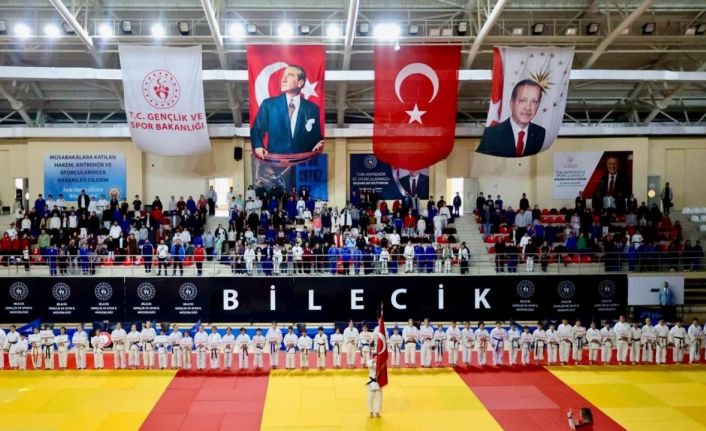 63 ilden 355 sporcu judo şampiyonası için Bilecik’te mücadele ediyor