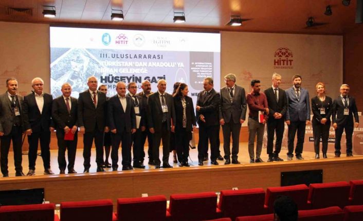 7 farklı ülkeden katılımcıların katkı sunacağı Uluslararası Türkistan’dan Anadolu’ya İrfan Geleneği: Hüseyin Gazi Sempozyumu başladı